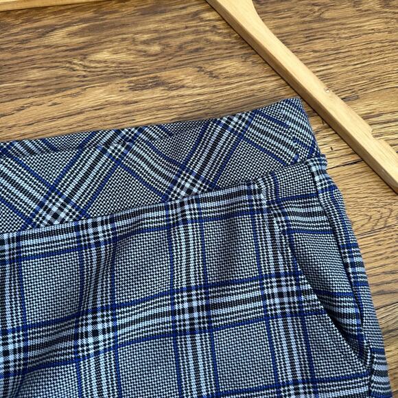 Torrid Pull-On Relaxed Taper Studio Luxe Ponte High-Rise Pant - Picture 5 of 9